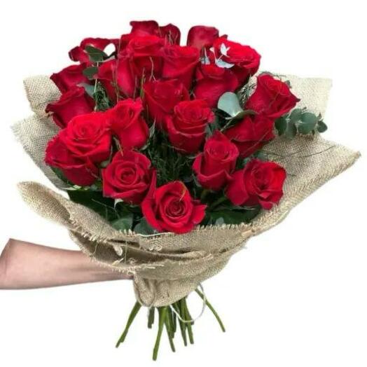 RAMO DE 24 ROSAS IMPORTADAS CON ARPILLERA