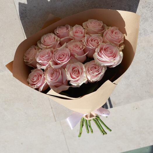 Mono bouquet of 15 rose roses
