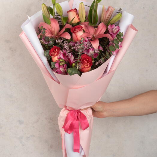 Ramo de liliums rosas y alstroemerias
