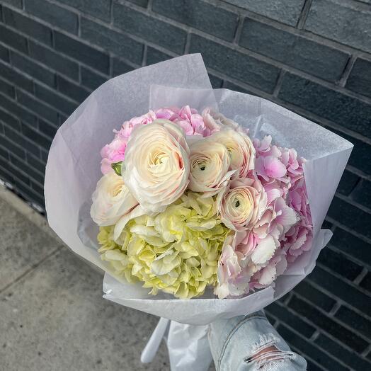 Simply you Bouquet (ranunculus, hydrangeas)