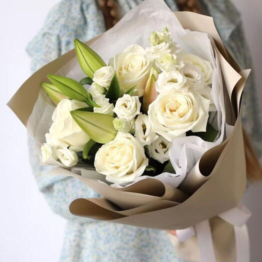 Букет с лилиями в крафте «Art»