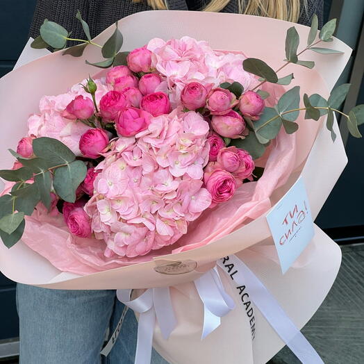 Hydrangea with roses