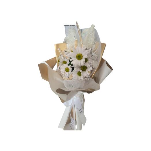 Sunday blooms,  small bouquet of daisies