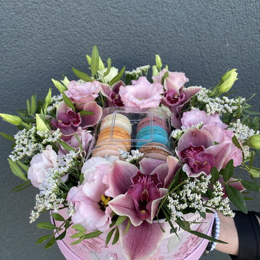 Flowers and Macaroons box