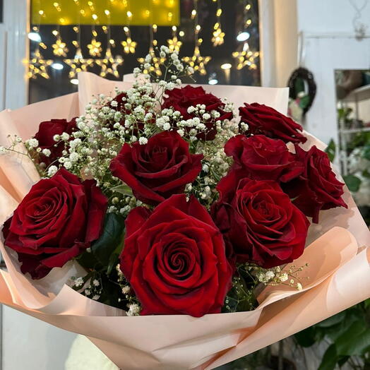 Bouquet de roses et de gypsophiles