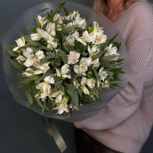 Букет белой альстромерии