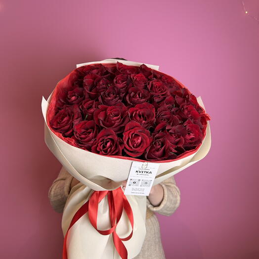 25 red roses