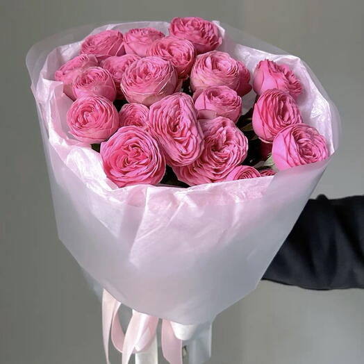 🌸 Bouquet of pink spray roses