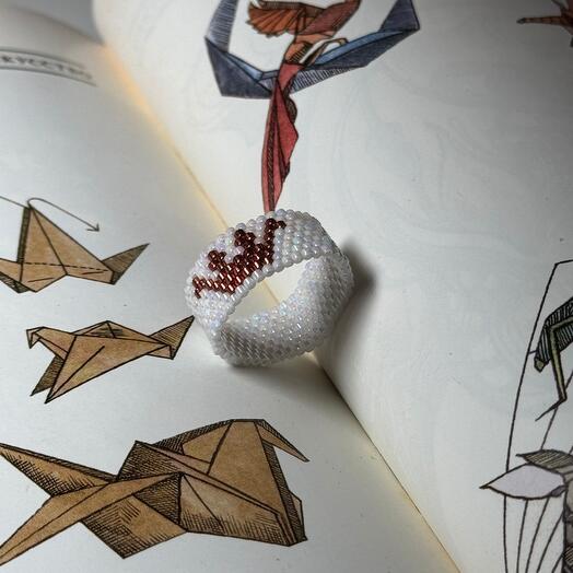 Beaded ring with crown