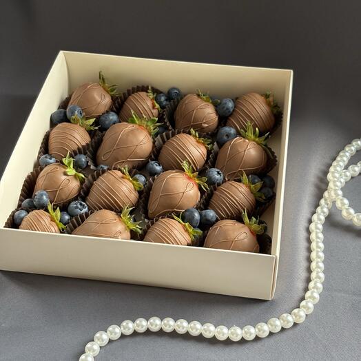 Black   blue клубника в шоколаде, 16шт