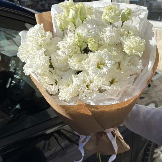 Bouquet of white terry eustoma
