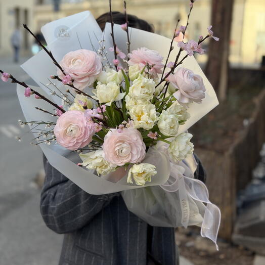 „Blooming Peach Premium — luxurious bouquet in pastels