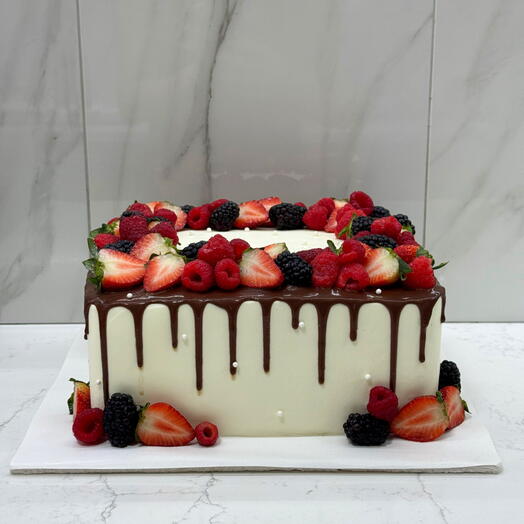 Berry square cake