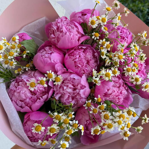 Peonies   Camomile Bouquet