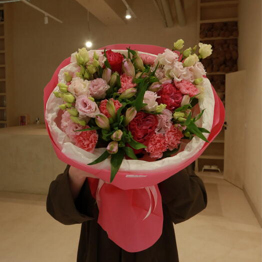 Розовый садовый букет