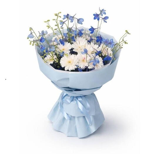 Bouquet Heavenly – white chrysanthemums and blue delphinium
