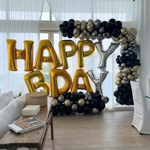 Гирлянда из шаров с надписью "С днем рождения" в золотом, серебряном и черном цветах, длина 24 фута.