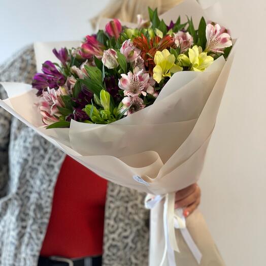 Mixed alstroemeria bouquet