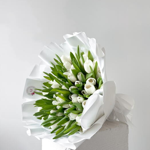 101 white tulips bouquet