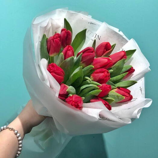 Buket od 15 crvenih lale