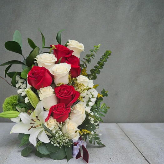 Rosas brancas e vermelhas