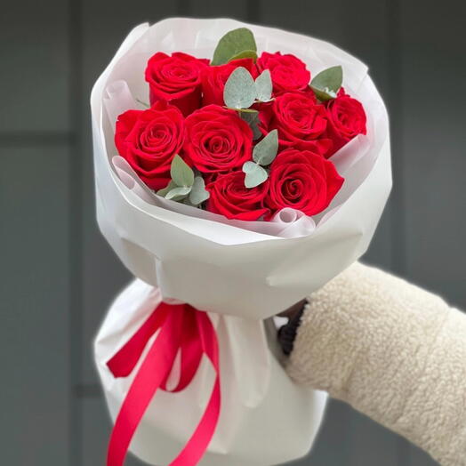 Czerwone roże 9szt z eukaliptusem