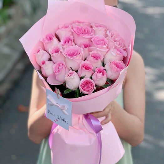 Bouquet of 21 pink roses! Win Her heart at first sight :)