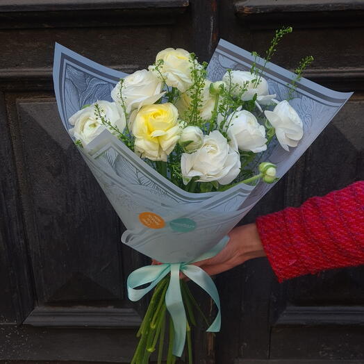 Ranunculus white and green mix
