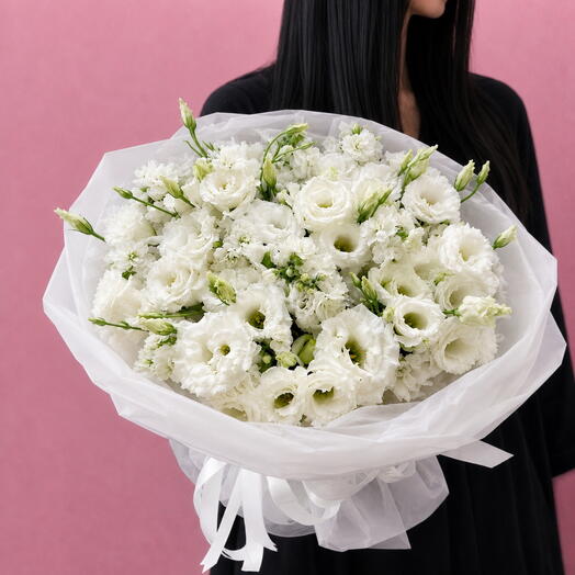 🌸 Bouquet of white eustoma and matthiola
