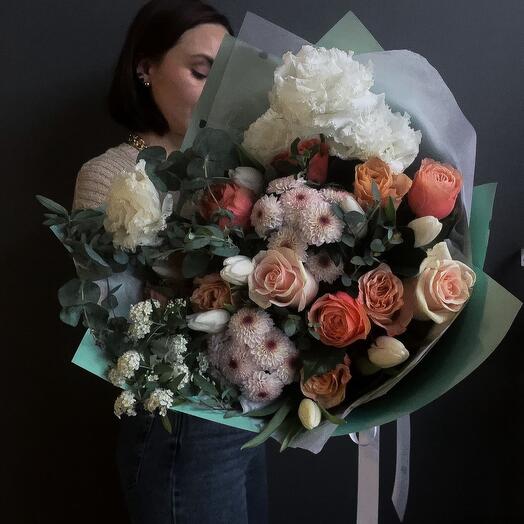 Fall 21 with hydrangea and peony roses