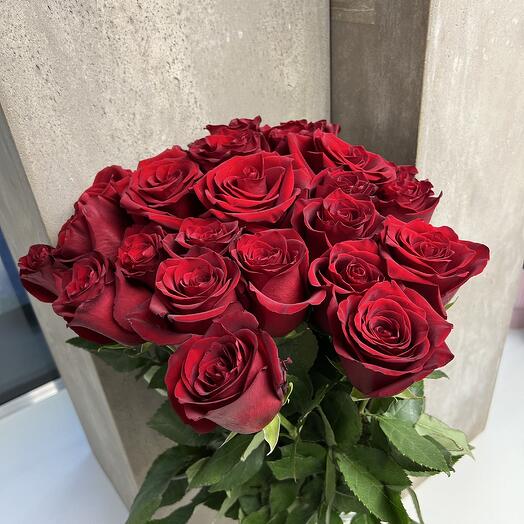 Punainen ruusukimppu (19kpl ruusuja)