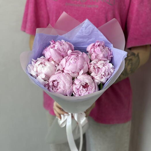 Дизайн-букет из розовых пионов «Magnum»