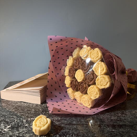 Шоколадный букет «Мини-розы» из белого и молочного шоколада