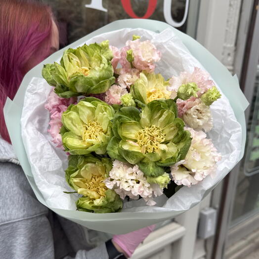 Букет Verdant Pink размер S (розы Veggie, лизиантус)