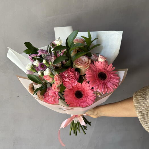 Ramo rosado con gerberas