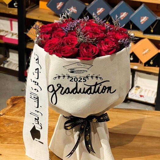بوكيه التخرج الفاخر – ورد أحمر بتصميم ملكي