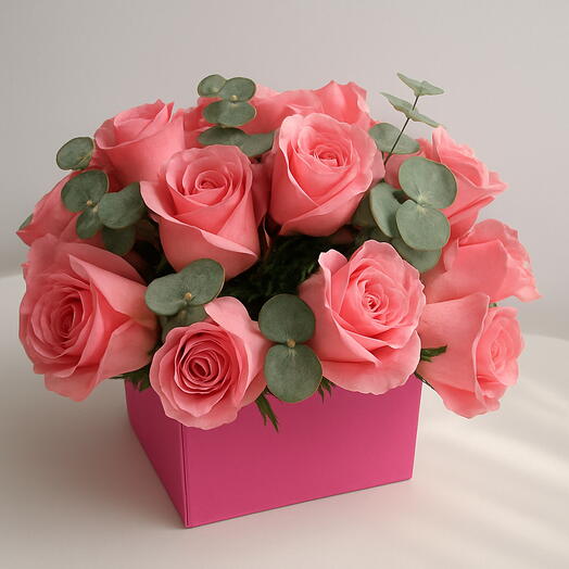 Caja Elenita – Rosas Rosas Premium con Eucalipto en Caja Elegante