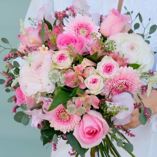 PINK Bouquet of ranunculus, roses and seasonal flowers