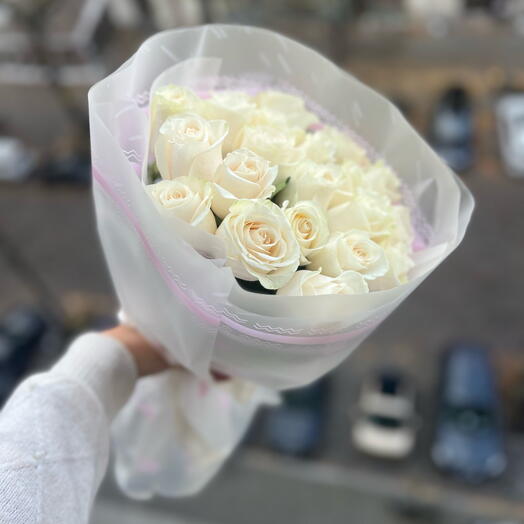 21 White roses