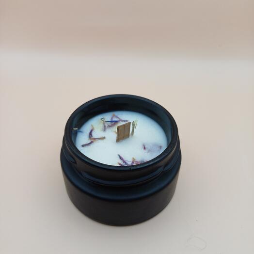 Aroma candle with flowers