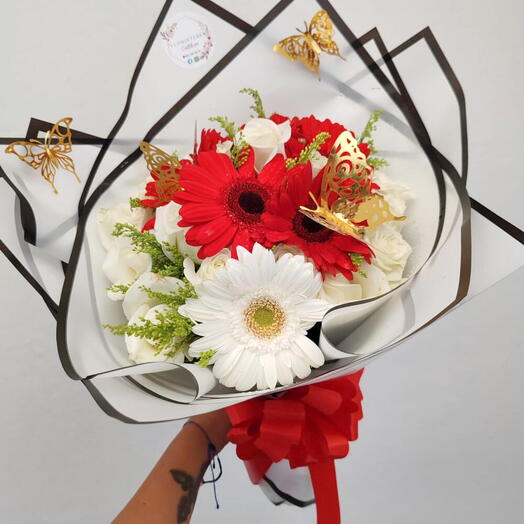 Gerveras y rosas
