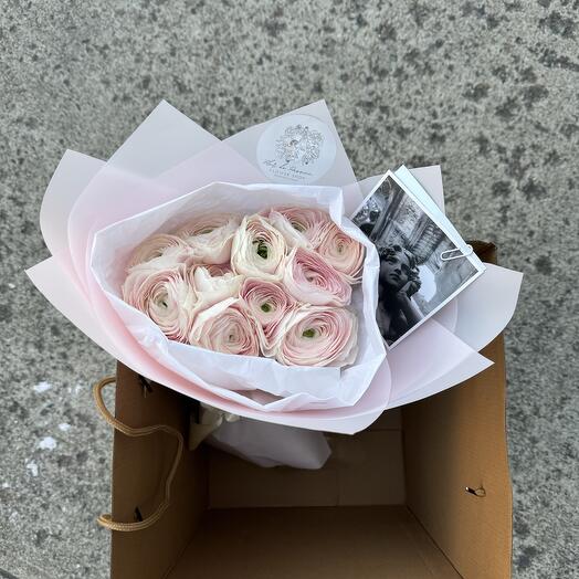 Букет из 11 лютиков