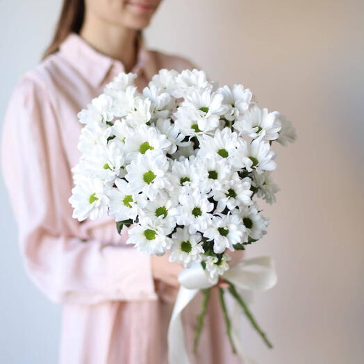 Мини букетик из хризантемы под ленту