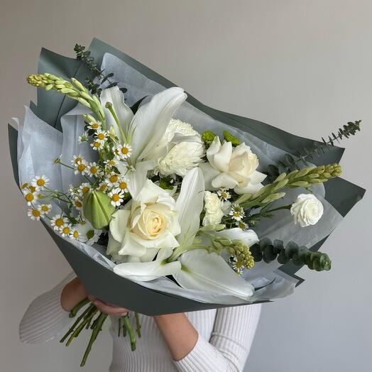 Modern white and green bouquet