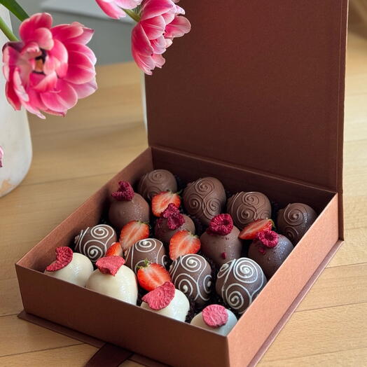 Happy birthday box with 16 strawberries