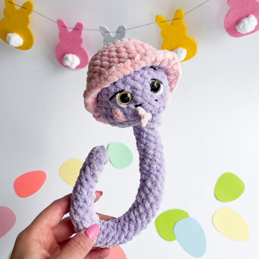 Плюшевая змейка на проволоке | Гибкая вязаная игрушка ручной работы