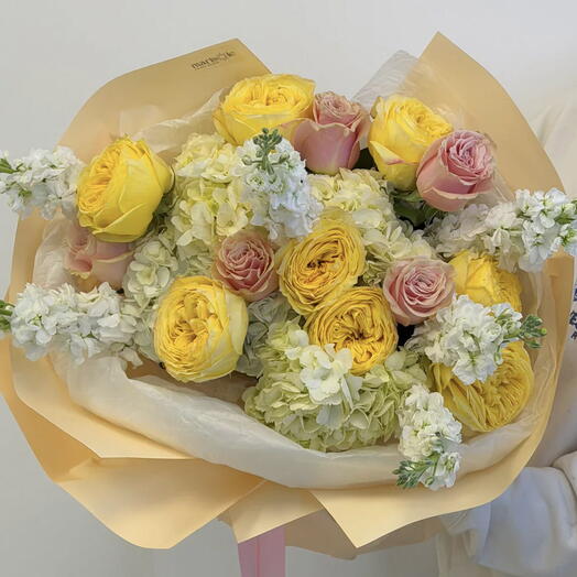 Honey Blush - Garden Roses, Hydrangea, Stock