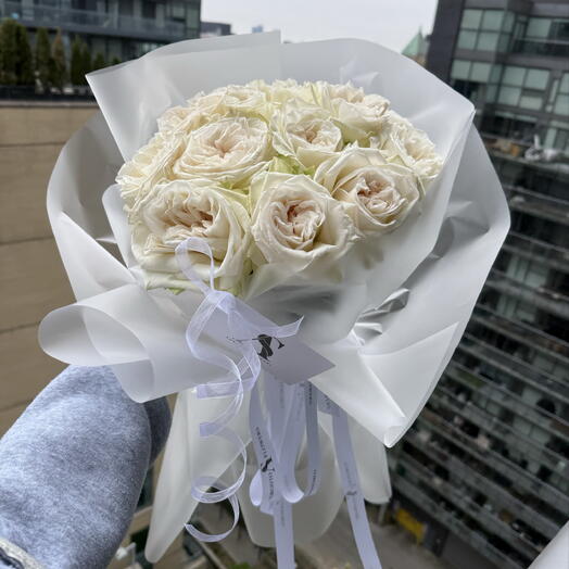 White O Hara Roses Bouquet