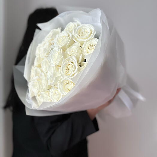 25 roses white