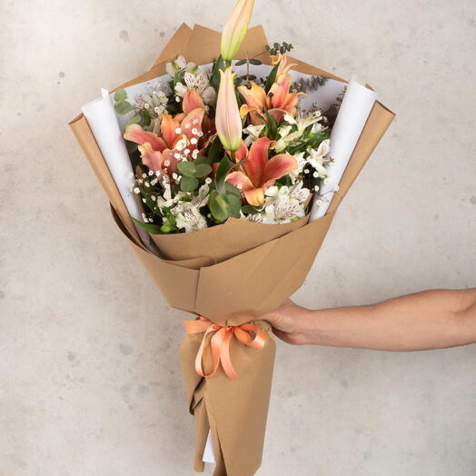 Ramo de liliums y alsttroemerias
